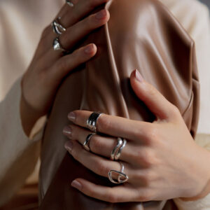 Hexingsheng Jewelry | How to Wear Rings on Multiple Fingers for Trendy Vibe
