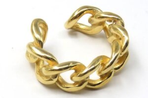 L’essor de la bague chaîne : tendances de la joaillerie moderne