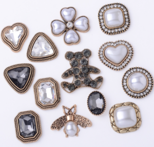 Hexingsheng Jewelry | Peut-on transformer des pendentifs en charms pour Crocs ?